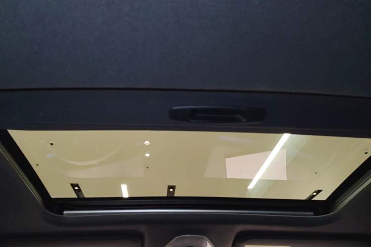 Used Toyota C-HR 2018 2.0L Leading with Sunroof China VI Standard Headliner