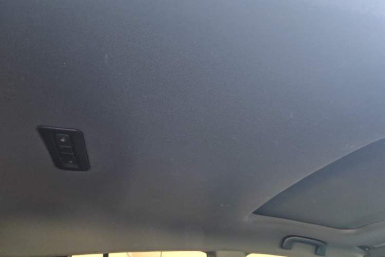 Used Toyota C-HR 2018 2.0L Leading with Sunroof China VI Standard Headliner