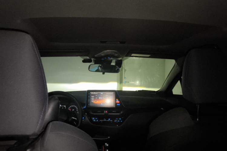Used Toyota C-HR 2018 2.0L Luxury Sunroof Version China VI Standard Headliner