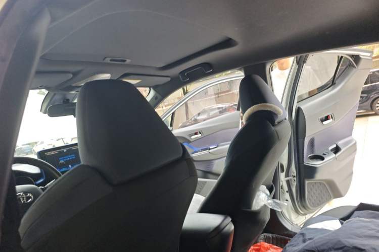Used Toyota C-HR 2018 2.0L Leading with Sunroof China VI Standard Headliner