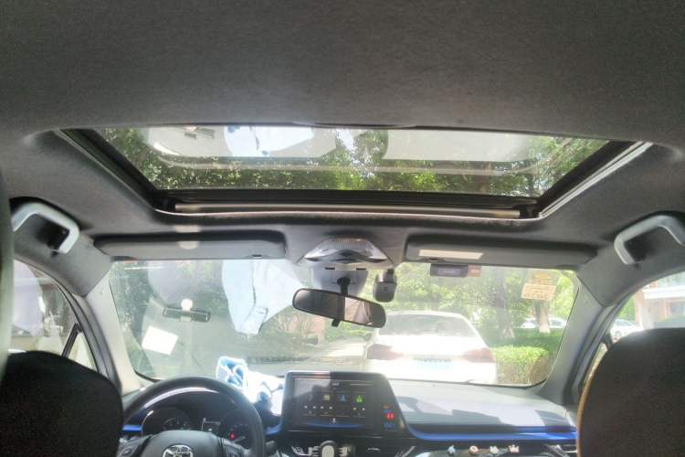 Used Toyota C-HR 2018 2.0L Leading with Sunroof China V Standard Headliner