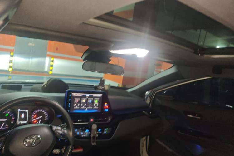 Used Toyota C-HR 2018 2.0L Leading Edition China VI Headliner