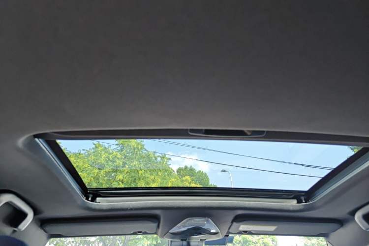 Used Toyota C-HR 2018 2.0L Luxury Sunroof Version China V Emission Standard Headliner