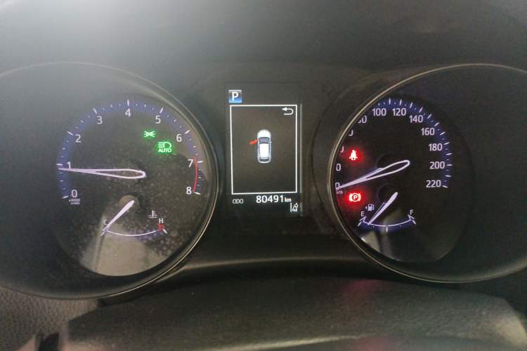 Used Toyota C-HR 2018 2.0L Leading with Sunroof China VI Standard Instrument Cluster
