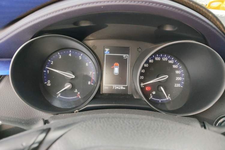 Used Toyota C-HR 2018 2.0L Leading with Sunroof China VI Standard Instrument Cluster
