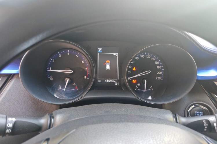 Used Toyota C-HR 2018 2.0L Leading with Sunroof China VI Standard Instrument Cluster
