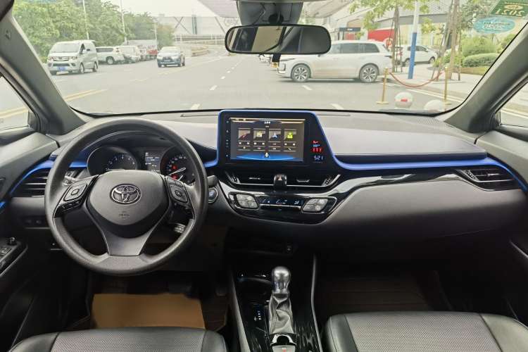 Used Toyota C-HR 2018 2.0L Leading Special Edition China V Standard Interior 1