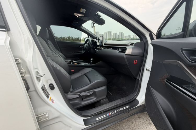 Used Toyota C-HR 2018 2.0L Flagship Version China V Standard Interior 1