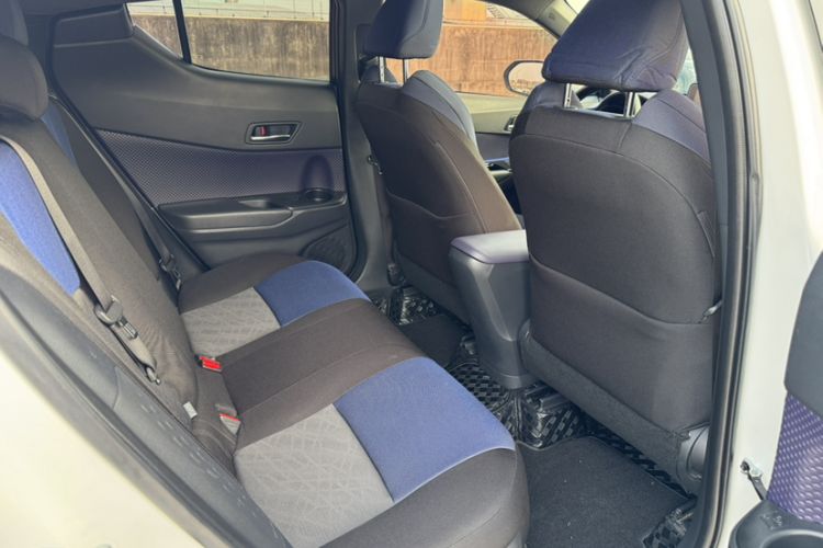 Used Toyota C-HR 2018 2.0L Leading with Sunroof China V Standard Interior 2