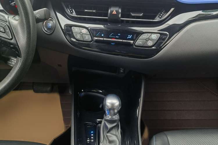 Used Toyota C-HR 2018 2.0L Leading Special Edition China V Standard Interior 3