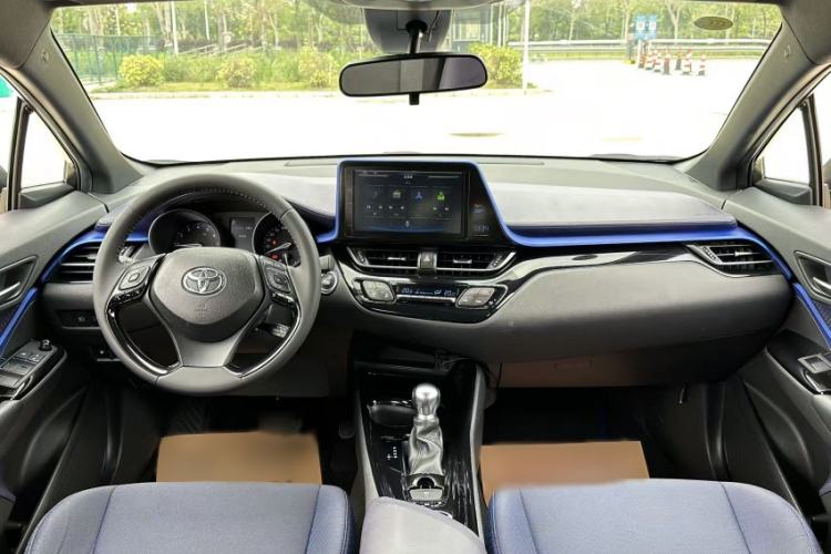 Used Toyota C-HR 2018 2.0L Luxury Edition China V Standard Interior 3