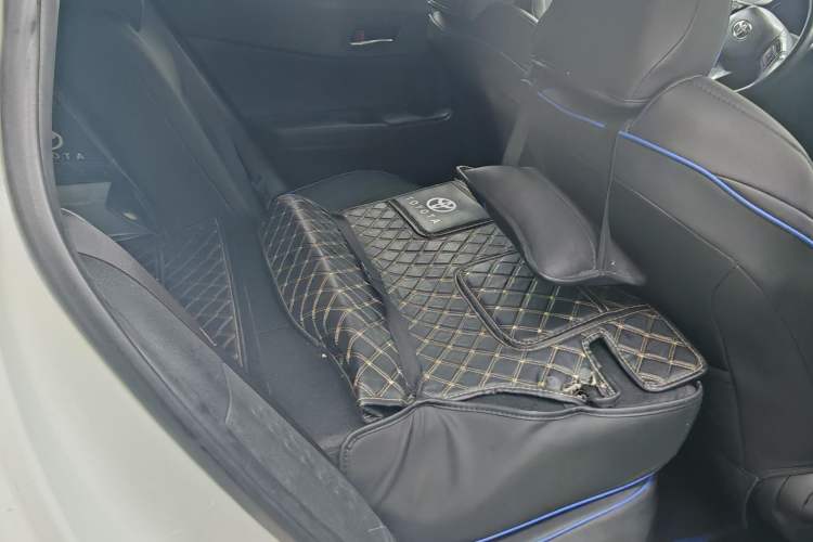 Used Toyota C-HR 2018 2.0L Coolway Leading Edition China V Standard Interior 3
