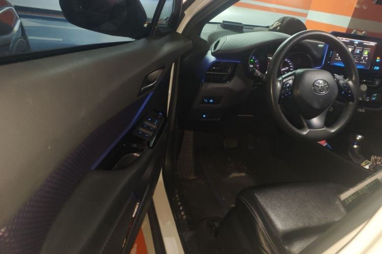 Used Toyota C-HR 2018 2.0L Leading Edition China VI Interior 3
