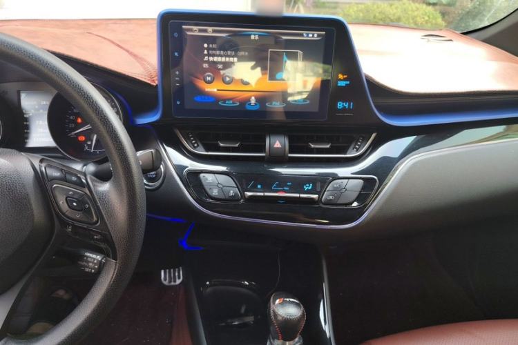 Used Toyota C-HR 2018 2.0L Leading Edition China V-standard Interior 3