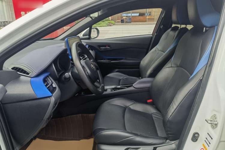 Used Toyota C-HR 2018 2.0L Leading Special Edition China V Standard Interior 4