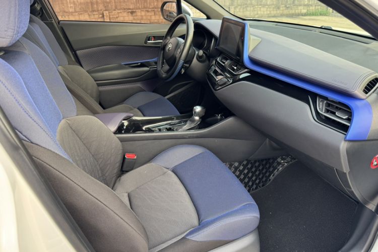 Used Toyota C-HR 2018 2.0L Leading with Sunroof China V Standard Interior 4