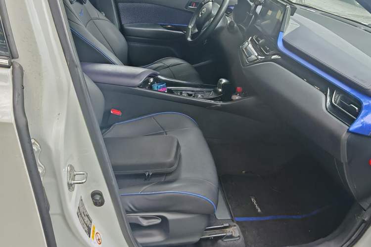 Used Toyota C-HR 2018 2.0L Coolway Leading Edition China V Standard Interior 4