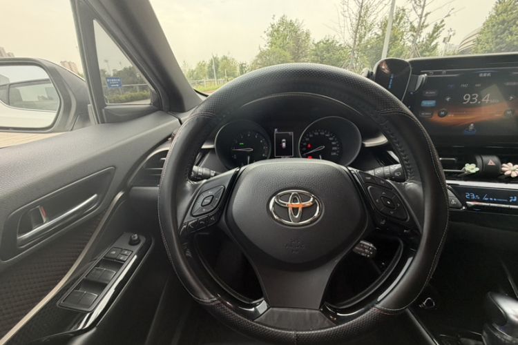 Used Toyota C-HR 2018 2.0L Flagship Version China V Standard Interior 5
