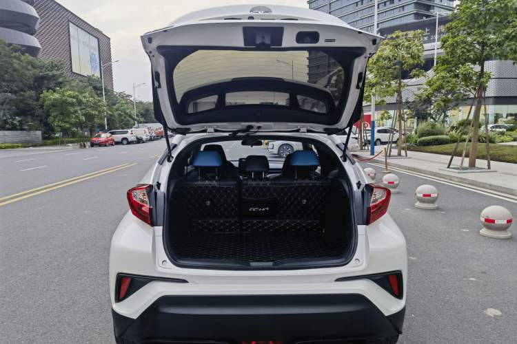 Used Toyota C-HR 2018 2.0L Leading Special Edition China V Standard Interior 6