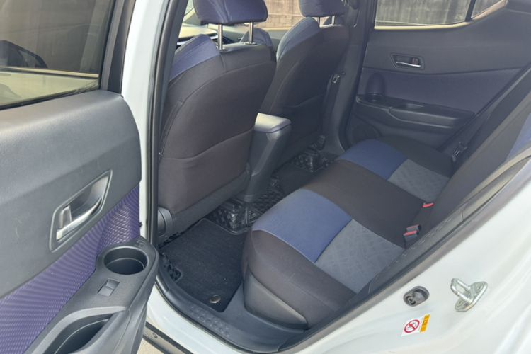 Used Toyota C-HR 2018 2.0L Leading with Sunroof China V Standard Interior 6