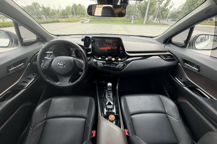 Used Toyota C-HR 2018 2.0L Flagship Version China V Standard Interior 8