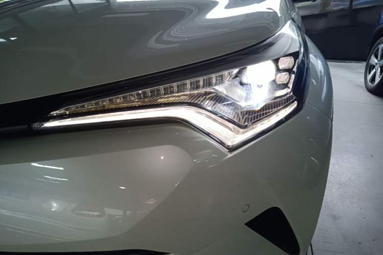 Used Toyota C-HR 2018 2.0L Flagship Version China V Standard Left Front Headlight