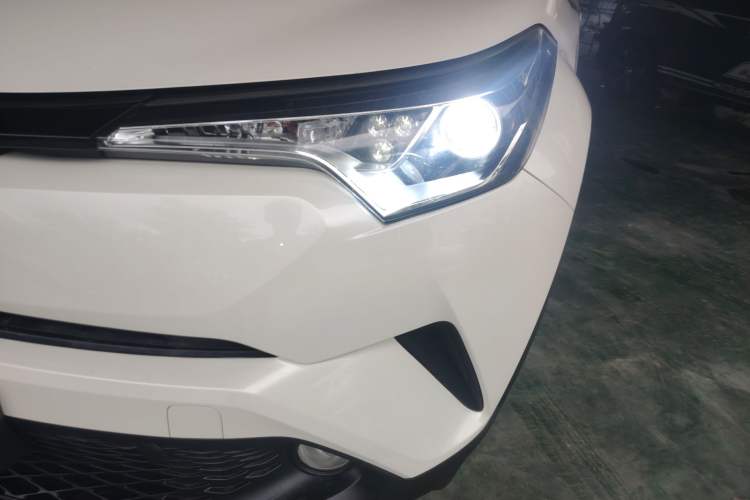 Used Toyota C-HR 2018 2.0L Leading with Sunroof China VI Standard Left Front Headlight