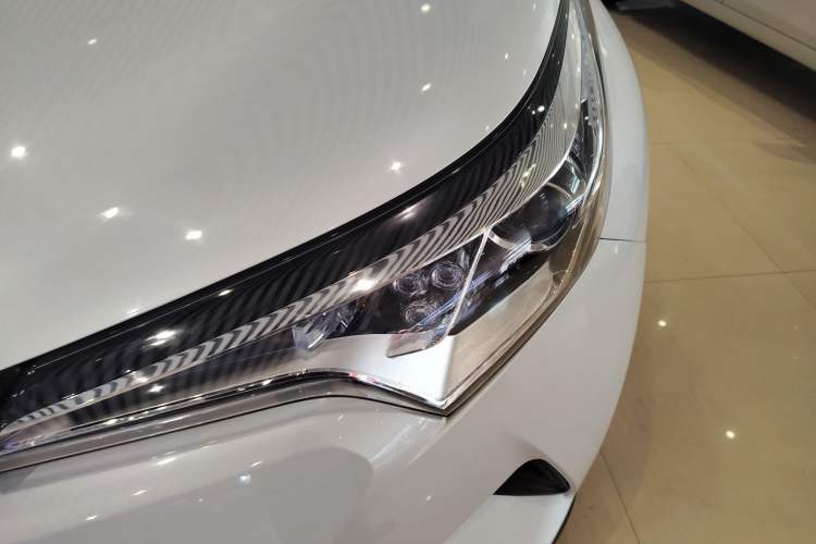 Used Toyota C-HR 2018 2.0L Leading with Sunroof China VI Standard Left Front Headlight