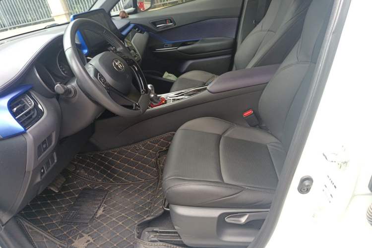 Used Toyota C-HR 2018 2.0L Luxury Sunroof Version China VI Standard Left Front Seat
