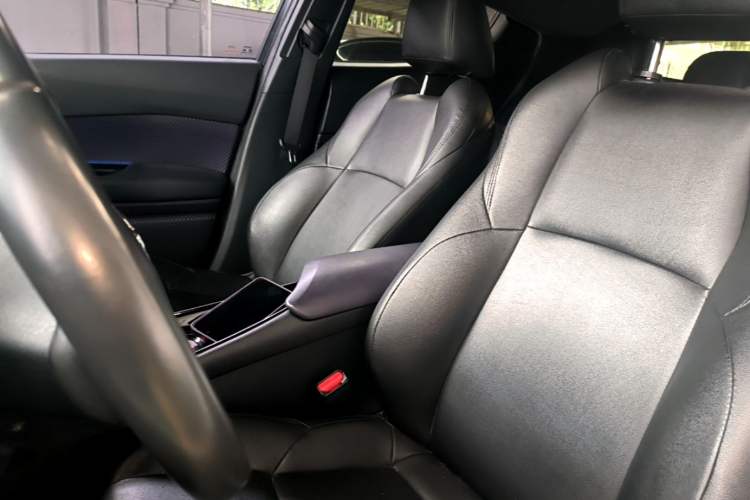 Used Toyota C-HR 2018 2.0L Flagship Sunroof Version China V Standard Left Front Seat