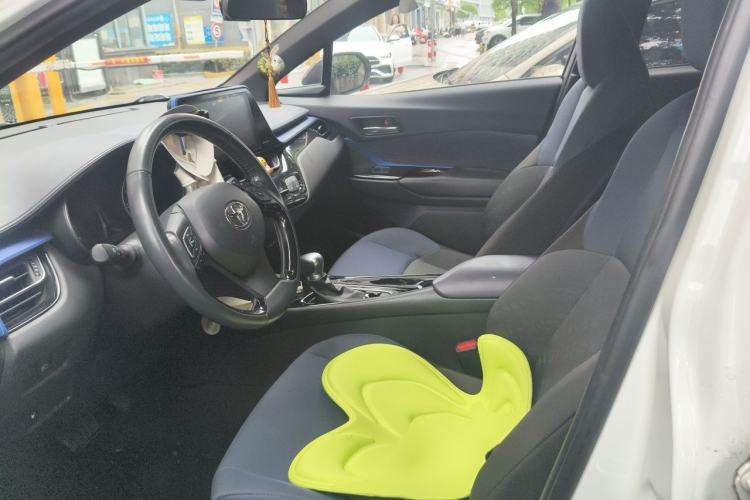 Used Toyota C-HR 2018 2.0L Luxury Sunroof Version China V Emission Standard Left Front Seat