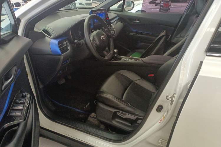 Used Toyota C-HR 2018 2.0L Leading with Sunroof China VI Standard Left Front Seat