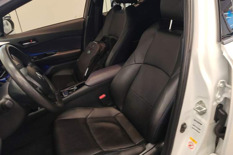 Used Toyota C-HR 2018 2.0L Leading with Sunroof China VI Standard Left Front Seat