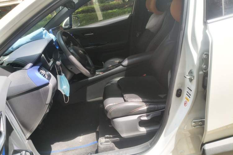 Used Toyota C-HR 2018 2.0L Leading with Sunroof China V Standard Left Front Seat