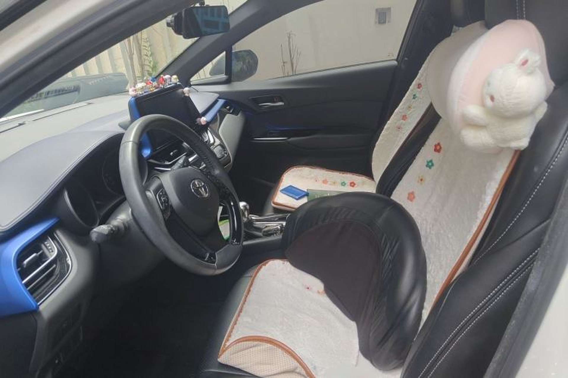 Used Toyota C-HR 2018 2.0L Luxury Sunroof Version China V Emission Standard Left Front Seat