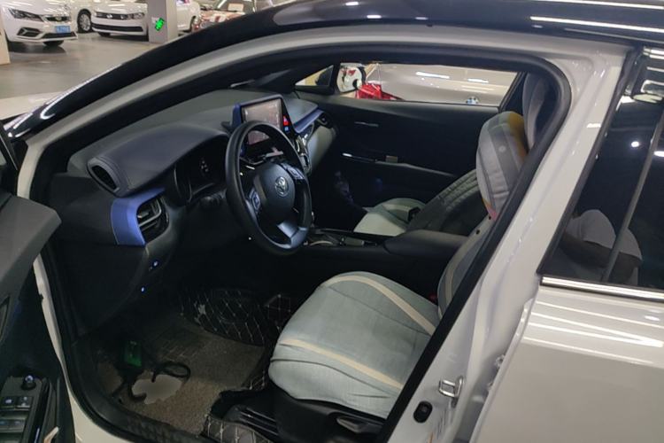 Used Toyota C-HR 2018 2.0L Leading with Sunroof China V Standard Left Front Seat