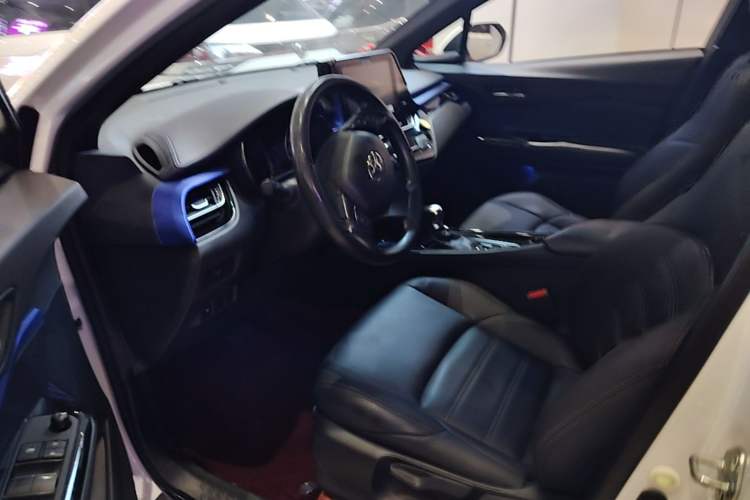 Used Toyota C-HR 2018 2.0L Luxury Sunroof Version China V Emission Standard Left Front Seat
