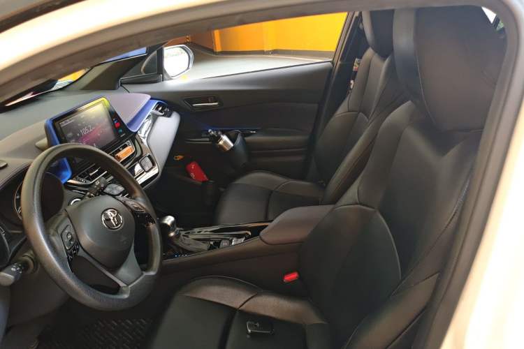 Used Toyota C-HR 2018 2.0L Leading with Sunroof China VI Standard Left Front Seat