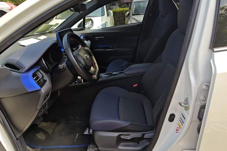 Used Toyota C-HR 2018 2.0L Luxury Sunroof Version China V Emission Standard Left Front Seat