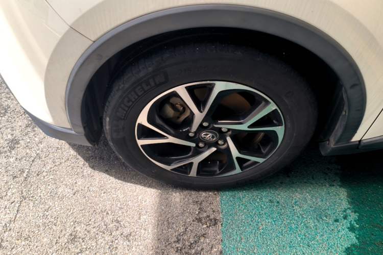 Used Toyota C-HR 2018 2.0L Flagship Sunroof Version China V Standard Left Front Wheel Hub