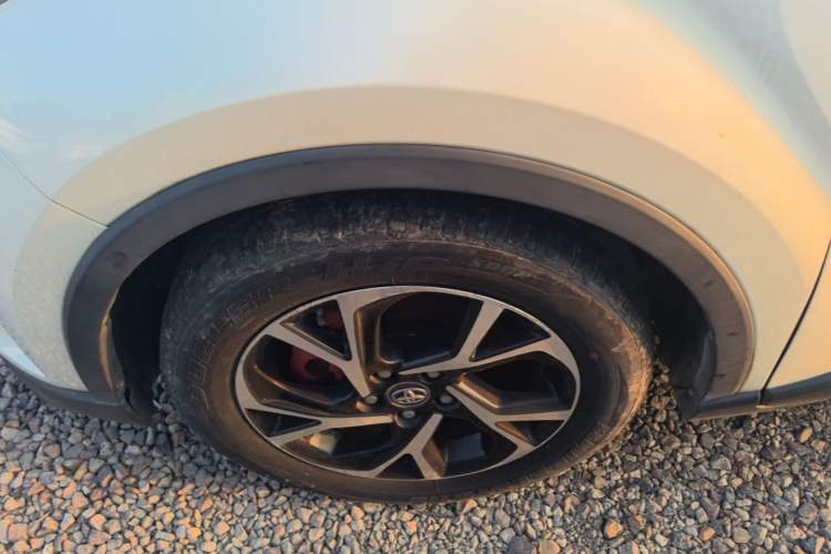Used Toyota C-HR 2018 2.0L Leading with Sunroof China VI Standard Left Front Wheel Hub