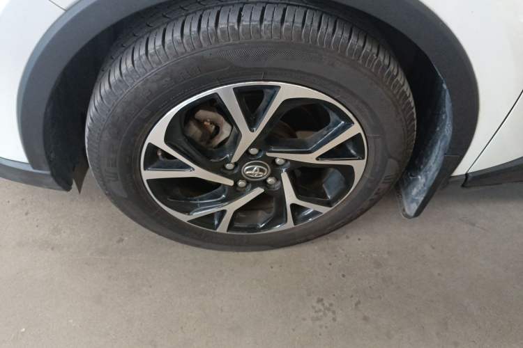 Used Toyota C-HR 2018 2.0L Leading with Sunroof China VI Standard Left Front Wheel Hub