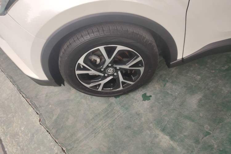Used Toyota C-HR 2018 2.0L Leading with Sunroof China VI Standard Left Front Wheel Hub
