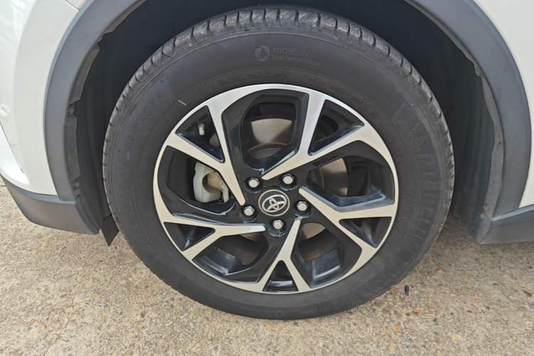 Used Toyota C-HR 2018 2.0L Flagship Version China V Standard Left Front Wheel Hub