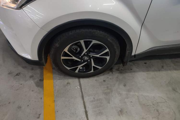 Used Toyota C-HR 2018 2.0L Leading with Sunroof China V Standard Left Front Wheel Hub