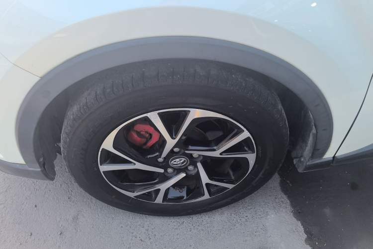 Used Toyota C-HR 2018 2.0L Leading with Sunroof China VI Standard Left Front Wheel Hub