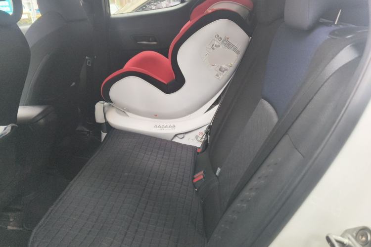 Used Toyota C-HR 2018 2.0L Luxury Sunroof Version China V Emission Standard Left Rear Seat