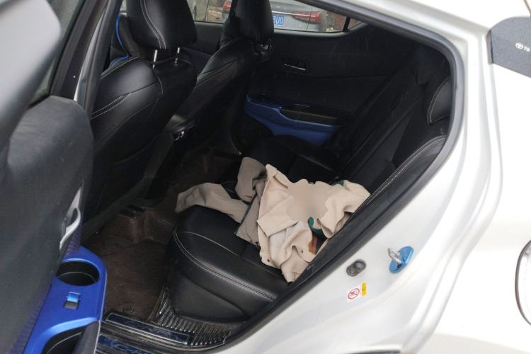 Used Toyota C-HR 2018 2.0L Leading with Sunroof China VI Standard Left Rear Seat
