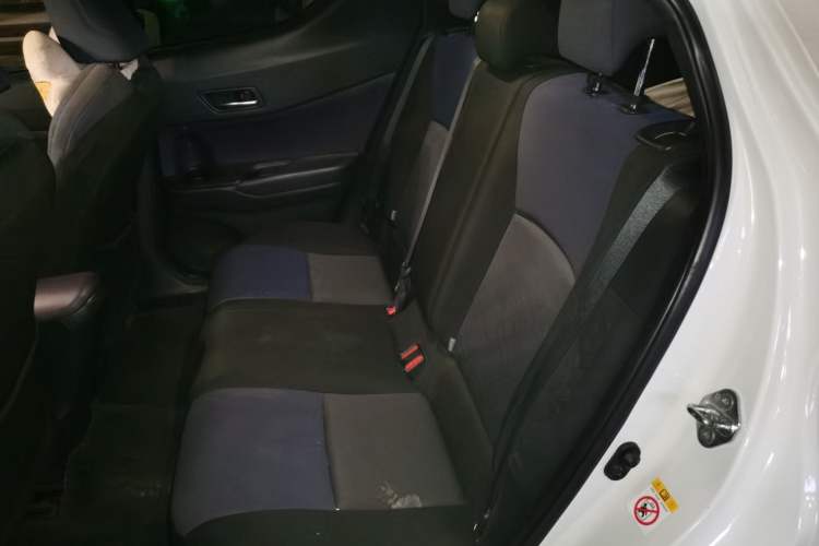 Used Toyota C-HR 2018 2.0L Leading with Sunroof China V Standard Left Rear Seat