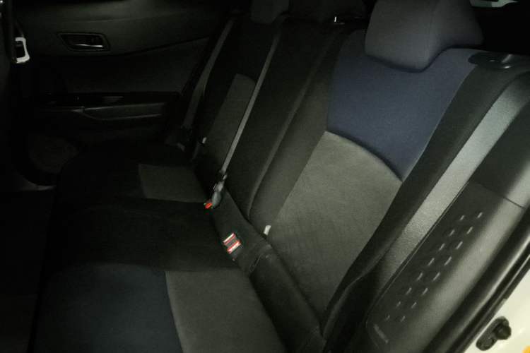Used Toyota C-HR 2018 2.0L Luxury Sunroof Version China VI Standard Left Rear Seat